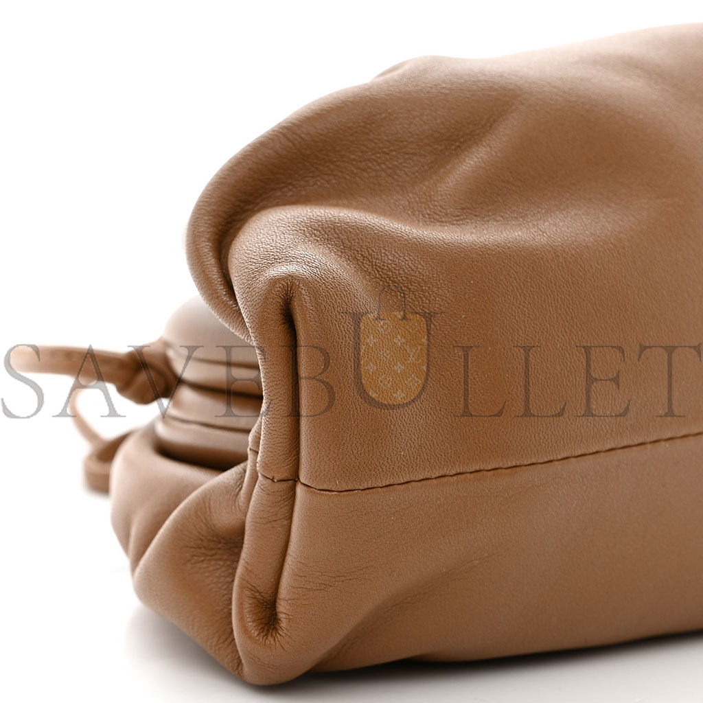 BOTTEGA VENETA BUTTER CALFSKIN THE MINI POUCH CAMMELLO (22*13*6cm)