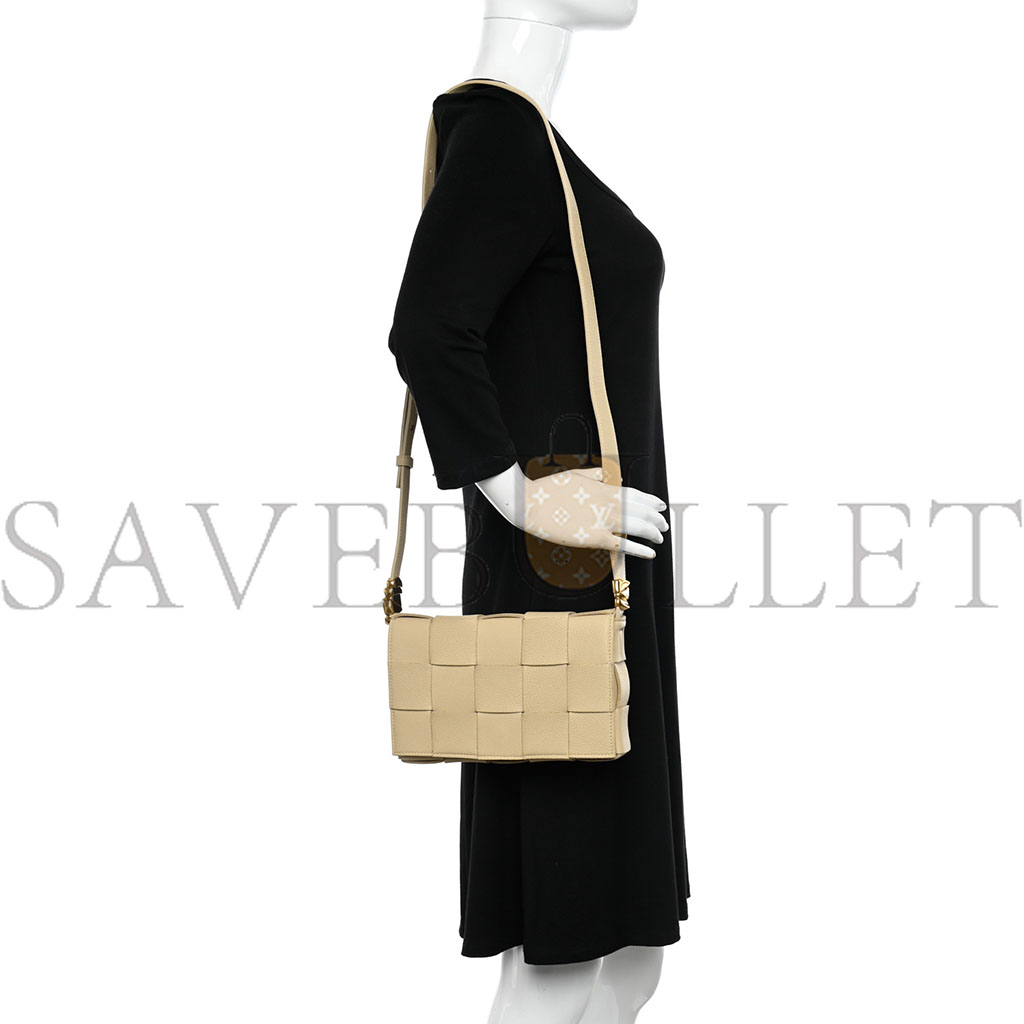 BOTTEGA VENETA GRAINED CALFSKIN MAXI INTRECCIATO CASSETTE CROSSBODY BAG PORRIDGE (23*15*5.5cm)