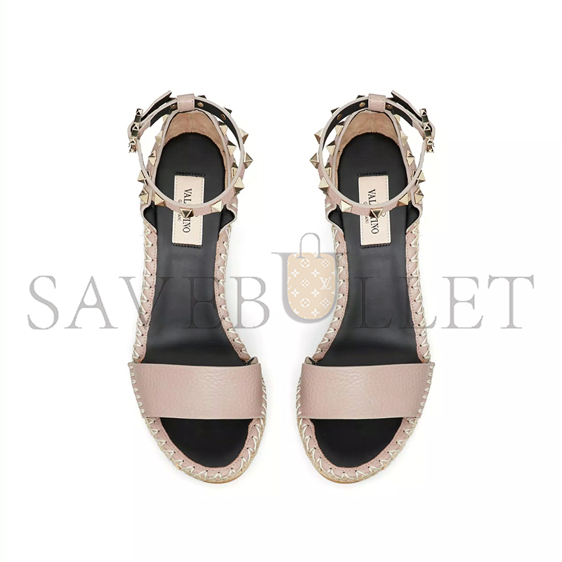 VALENTINO DOUBLE ROCKSTUD GRAINY CALFSKIN WEDGE SANDAL 105MM 5W2S0090VTO_P98 VALENTINO DOUBLE ROCKSTUD GRAINY CALFSKIN WEDGE SANDAL 105MM 5W2S0090VTO_P98